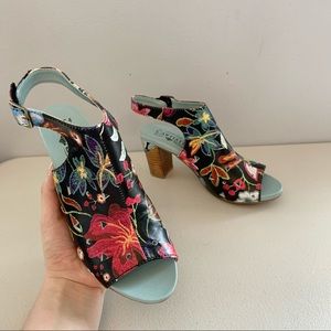 L’ARTISTE TAPESTRY FLORAL LEATHER OPEN TOE SANDALS